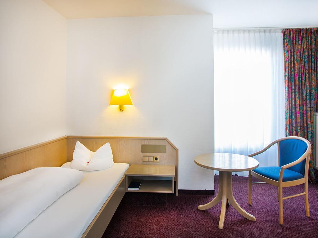 Hotel Kreuz Gaestehaus Und Lauchertbar Mit Terrasse Gammertingen Kamer foto